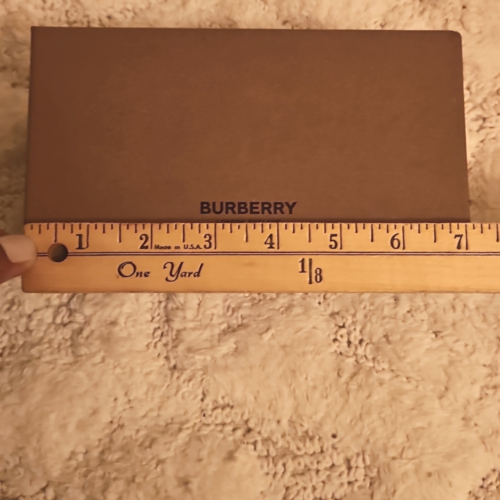 Burberry Gift Bag & Eyeglasses Box - Picture 7 of 10